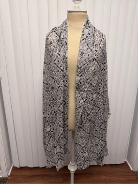 Kashmere Lightweight Printed Shawl - Black & White w/skull design